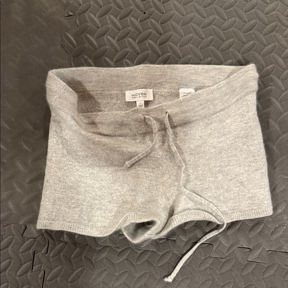 Women's 100% Cashmere Gray Knit Shorts